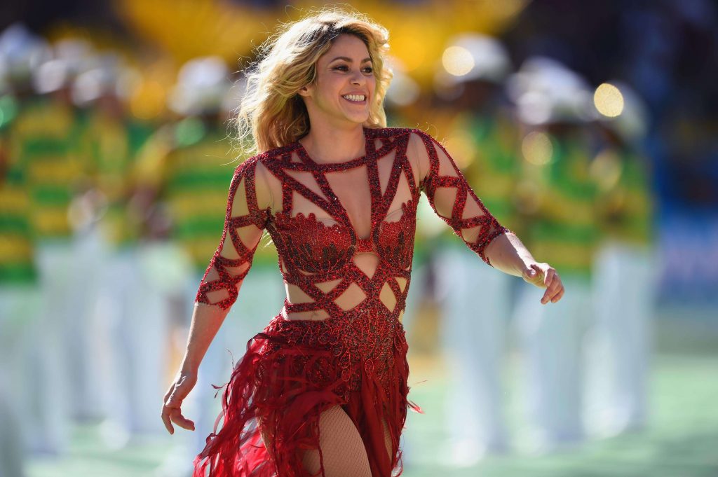 Shakira un mes sin hablar.... tratamiento y reposo